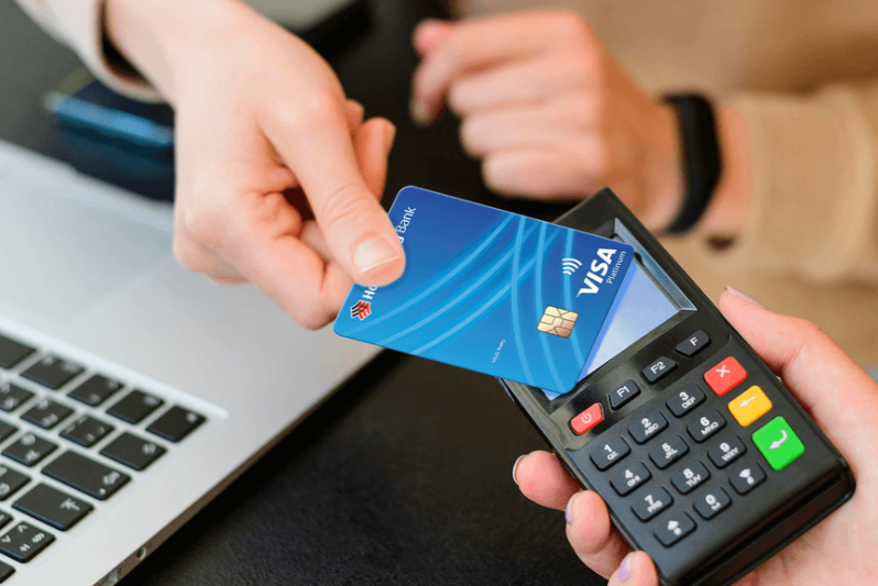 Làm thẻ ngân hàng online tiện lợi, giao dịch thanh toán linh hoạt.