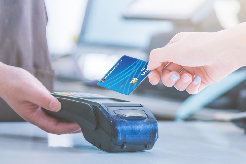 Mở thẻ ghi nợ giúp thanh toán chi tiêu nhanh chóng.