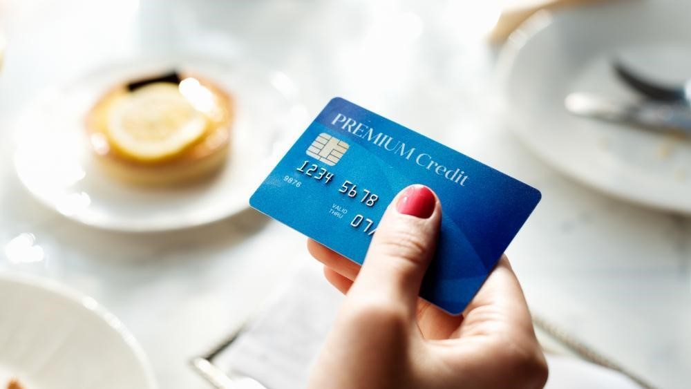 Để mở thẻ tín dụng, khách hàng cần phải chứng minh năng lực tài chính 