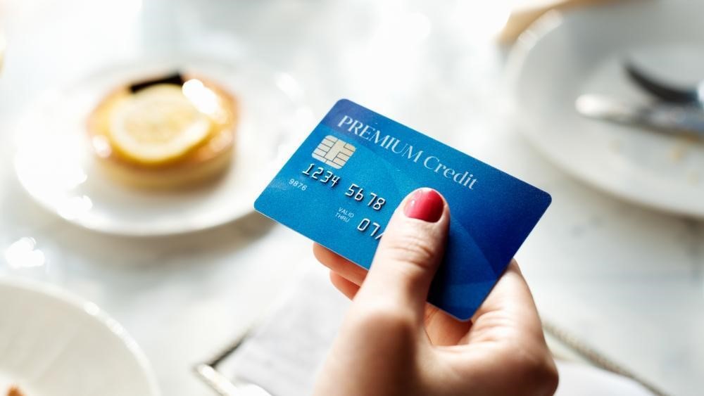 Để mở thẻ tín dụng, khách hàng cần phải chứng minh năng lực tài chính