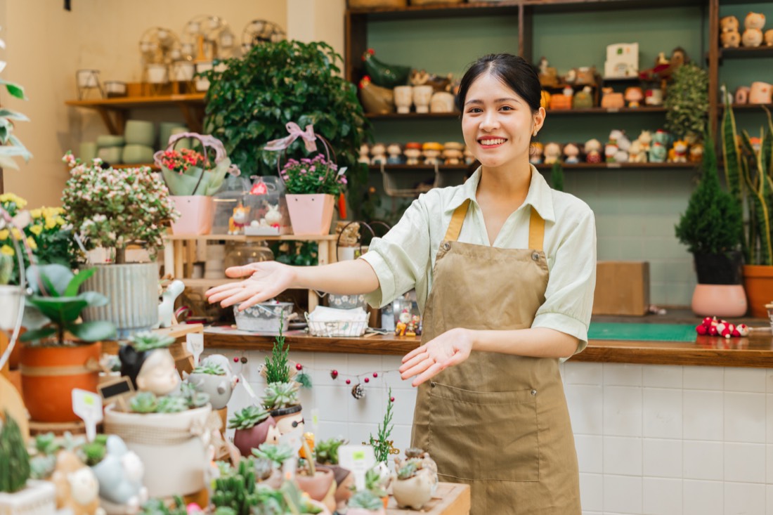 Chủ shop bán hàng online
